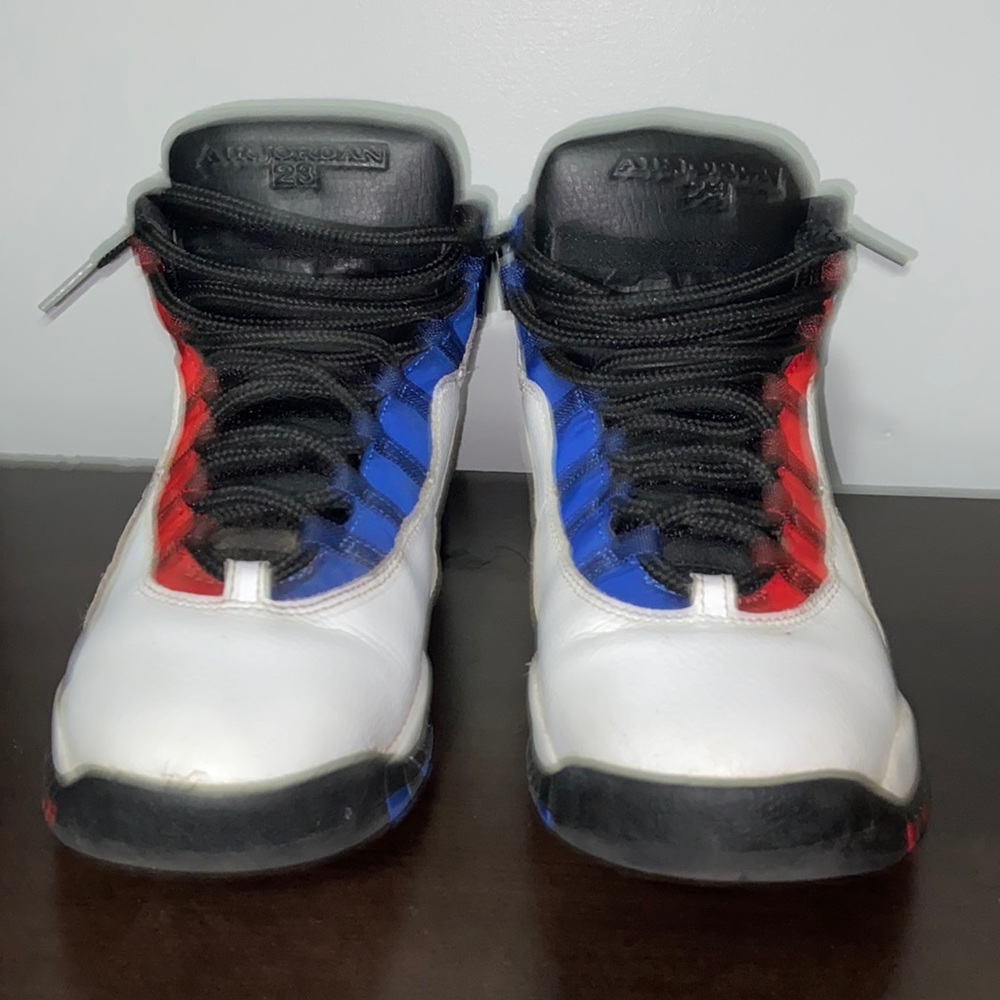 Im selling this air jordan 10 retro blue and red Shoes because ive outgrown them